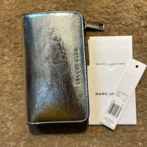BEAUTIFUL Marc Jacobs Silver Chrome Wallet